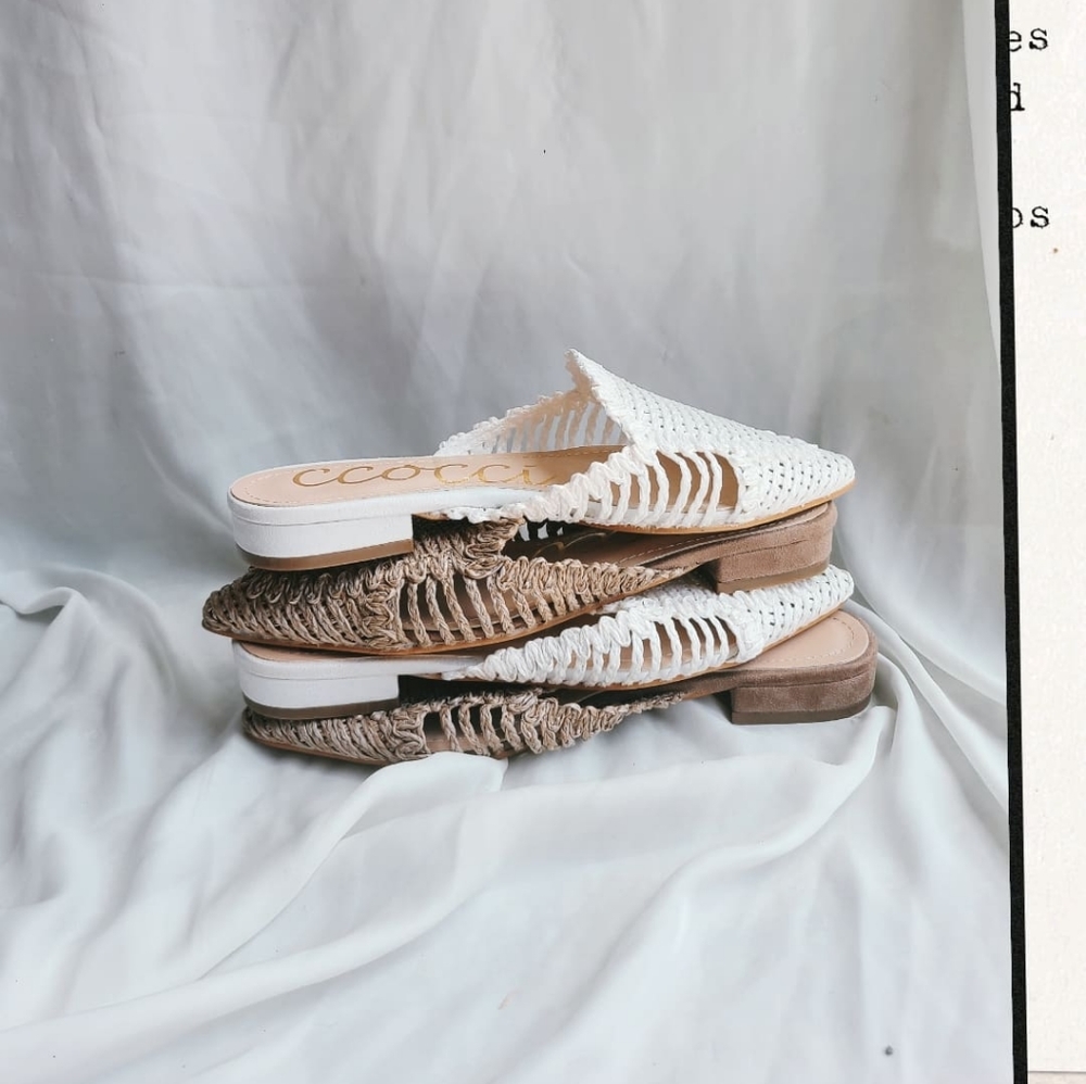 🚨LAST PAIR// White canvas flats - Picture 7 of 7